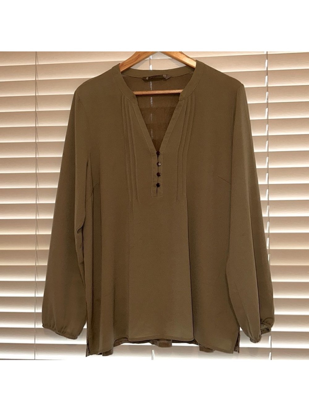 Katies XL Camo Green V-Neck Long Sleeve